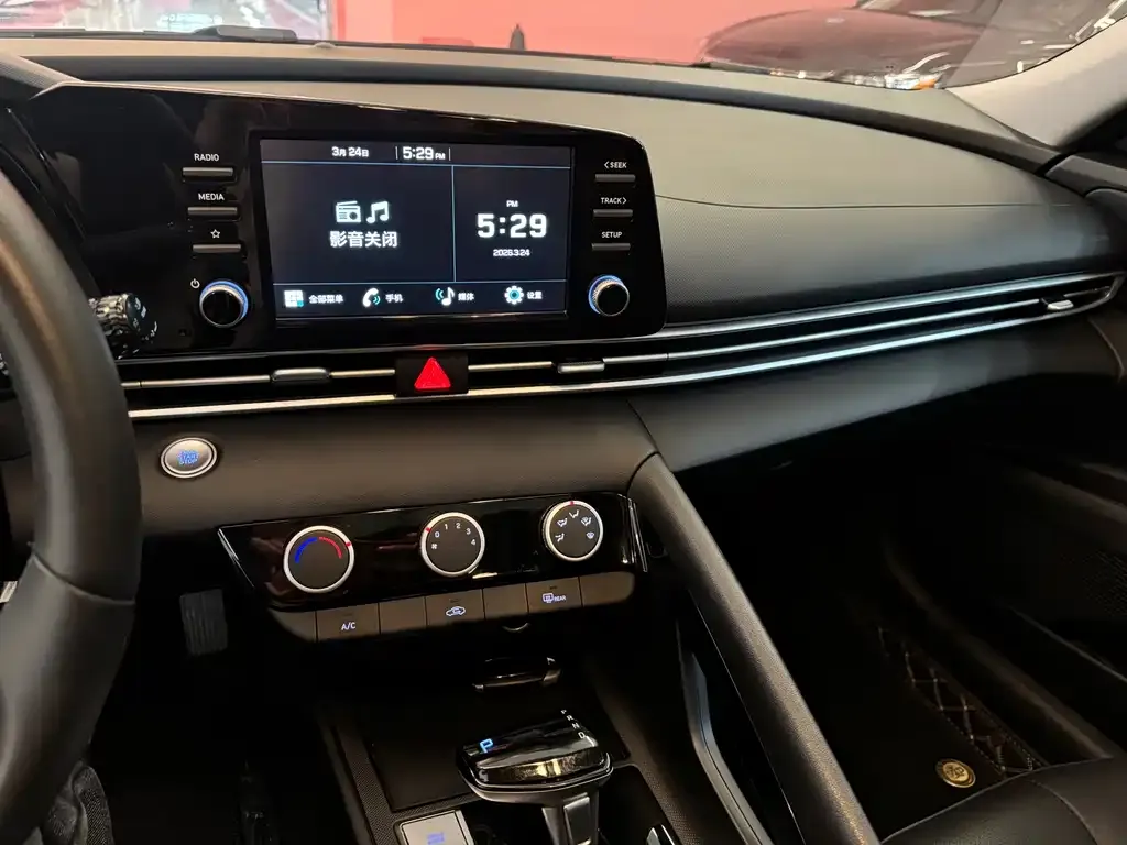Hyundai Elantra — фото 10