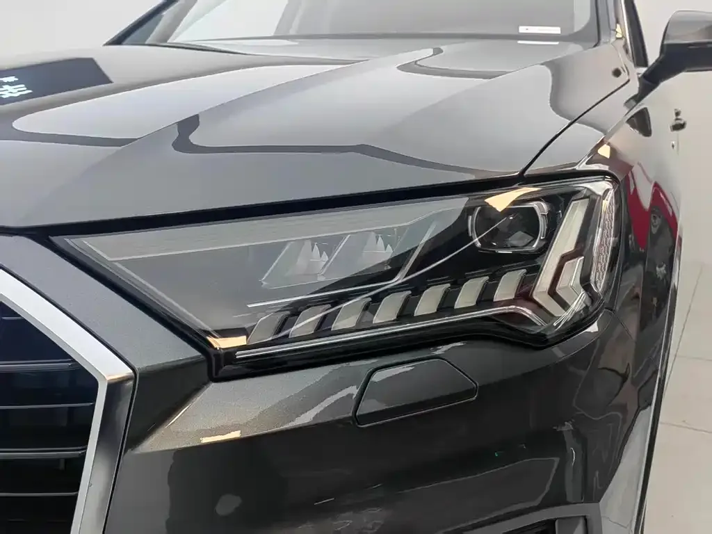 Audi Q7 2023 из CN, фото 10