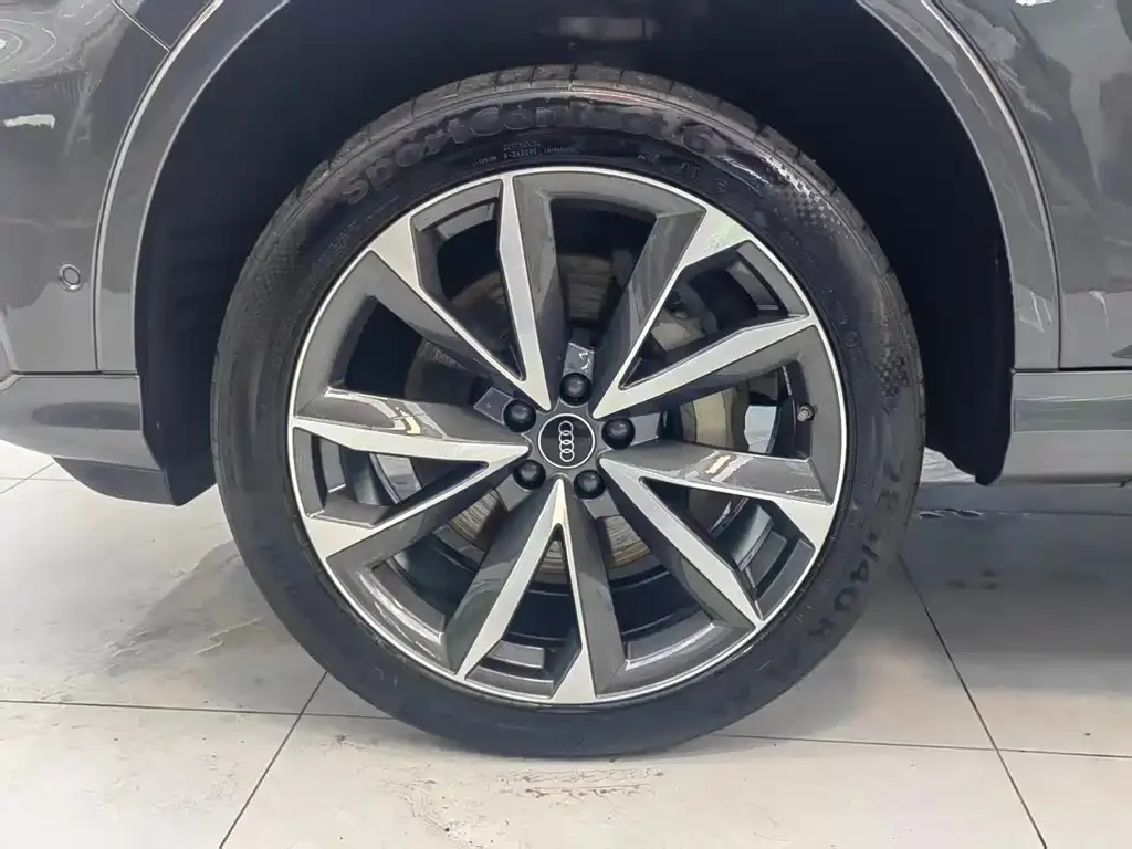 Audi Q7 2023 из CN, фото 9