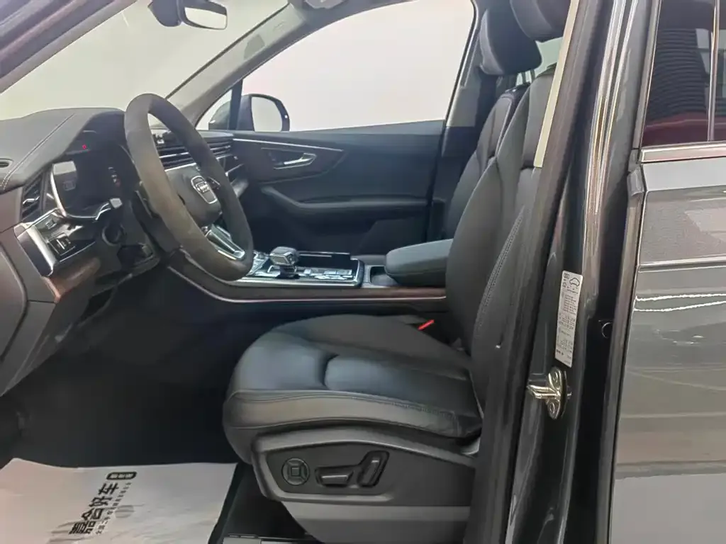 Audi Q7 2023 из CN, фото 3