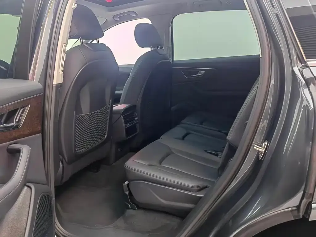 Audi Q7 2023 из CN, фото 4