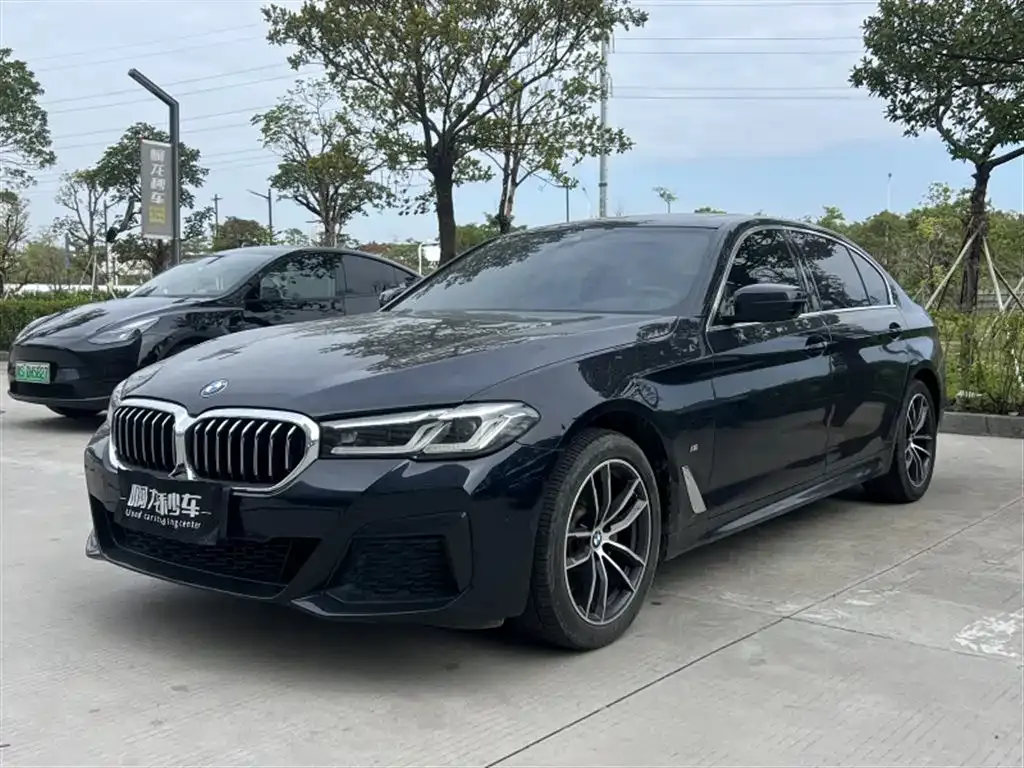 BMW 5 Series — фото 1