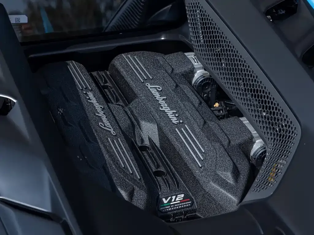 Lamborghini Revuelto 2025 из CN, фото 7