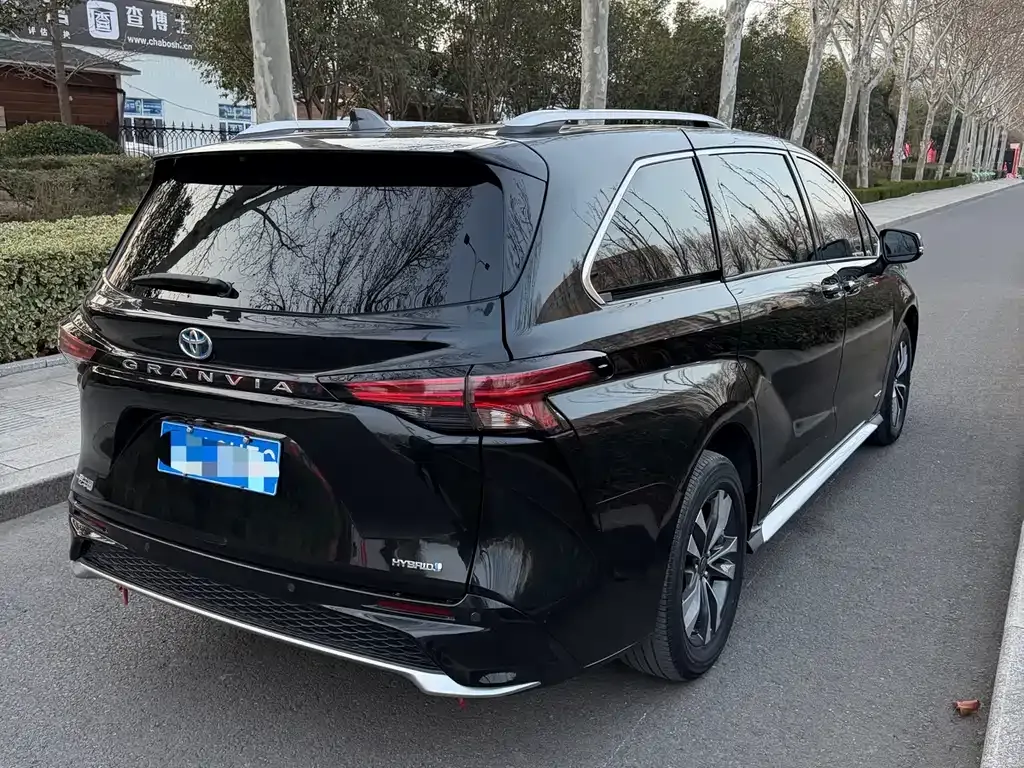 Toyota Granvia 2024 из CN, фото 10