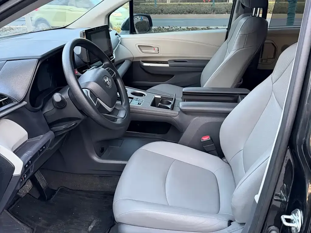 Toyota Granvia 2024 из CN, фото 9