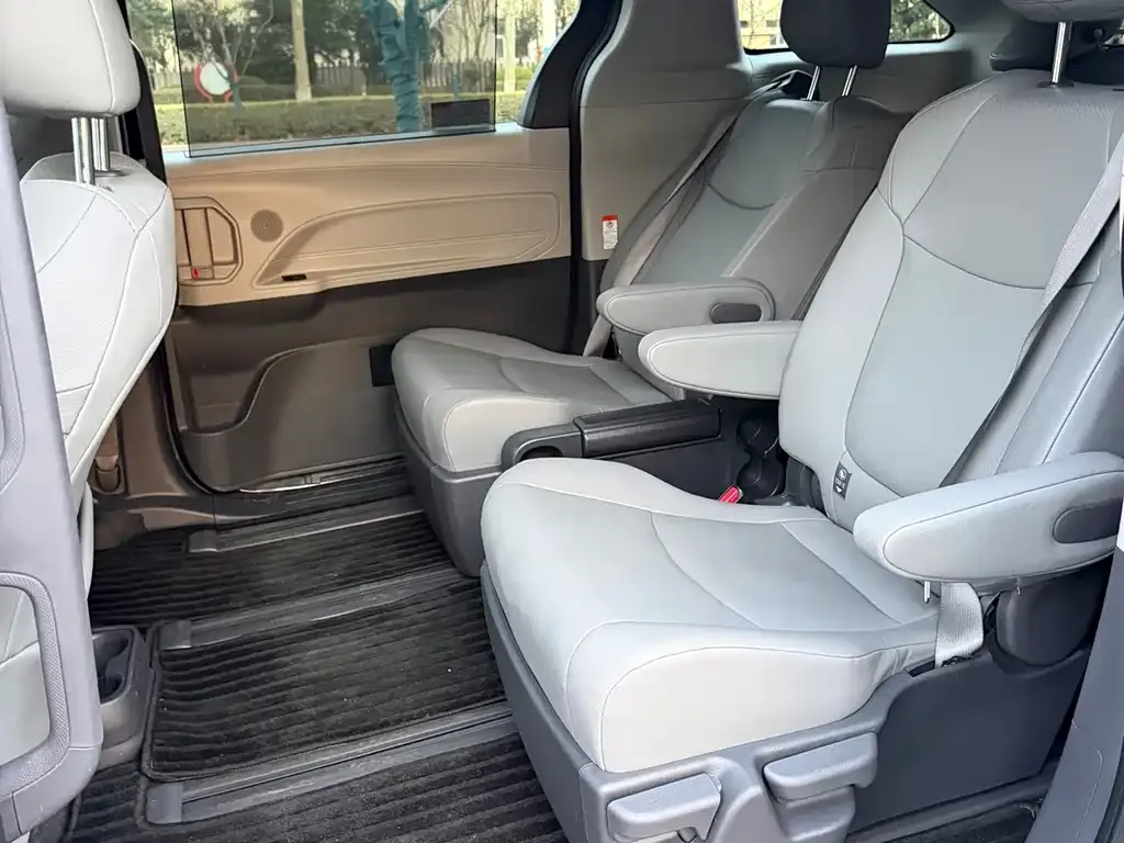 Toyota Granvia 2024 из CN, фото 4