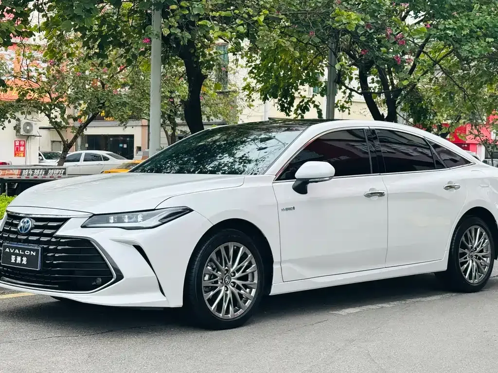 Toyota Avalon 2023 из CN, фото 1