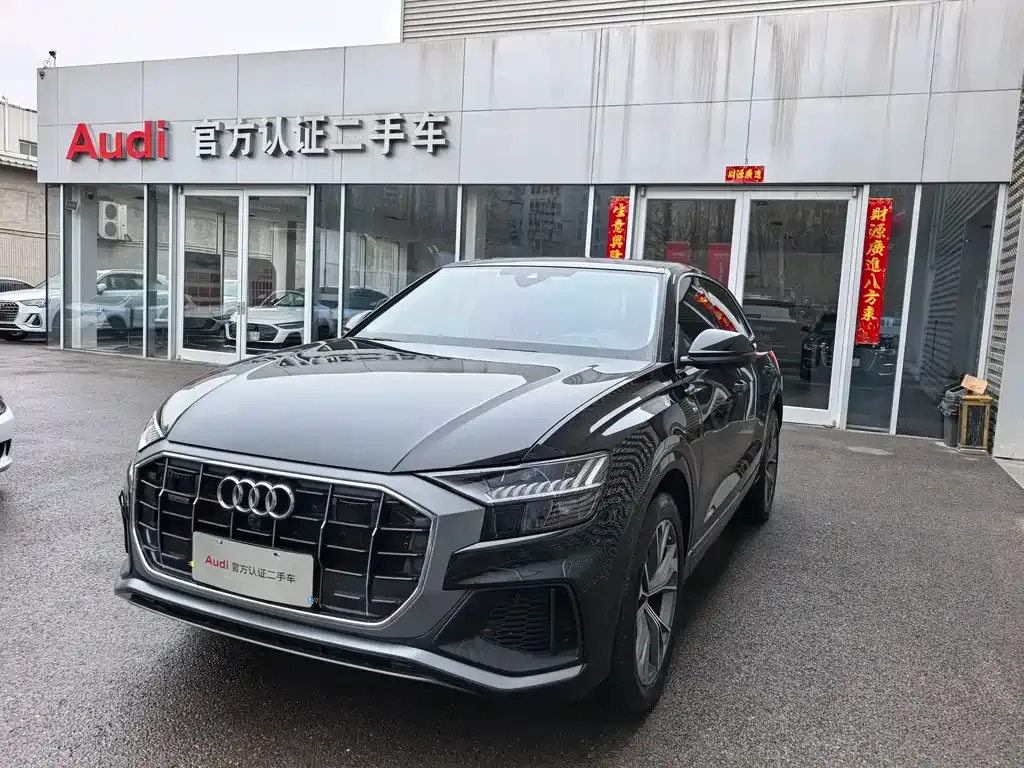 Audi Q8 — фото 1