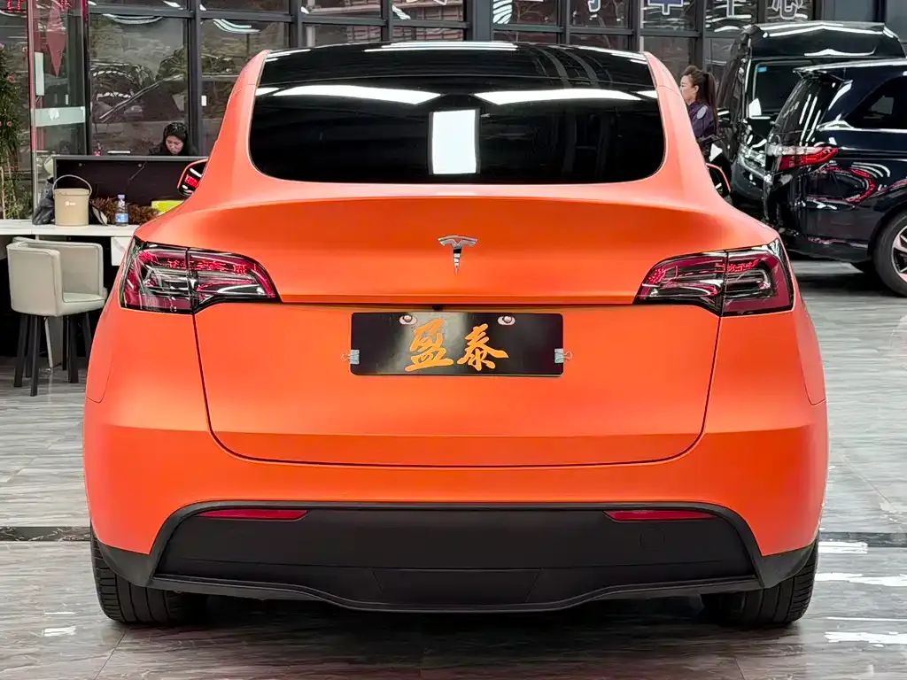 Tesla Model Y — фото 10