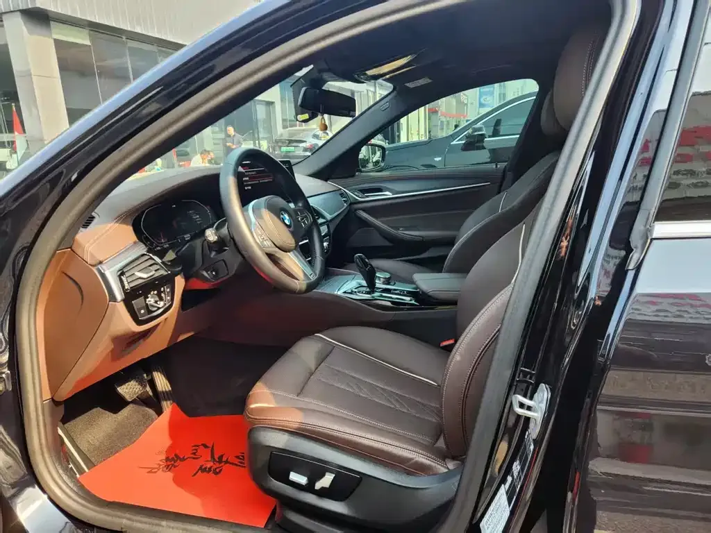 BMW 5 Series 2023 из CN, фото 8
