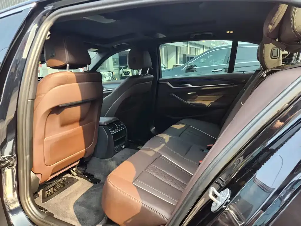 BMW 5 Series 2023 из CN, фото 6
