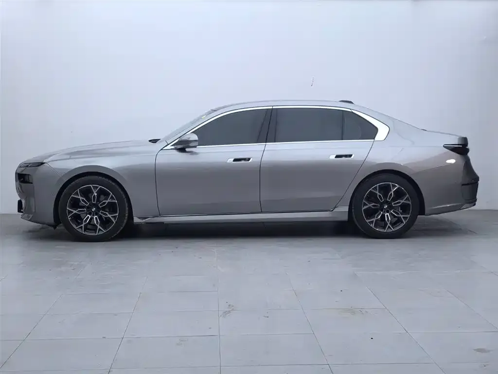 BMW 7 Series 2023 из CN, фото 3