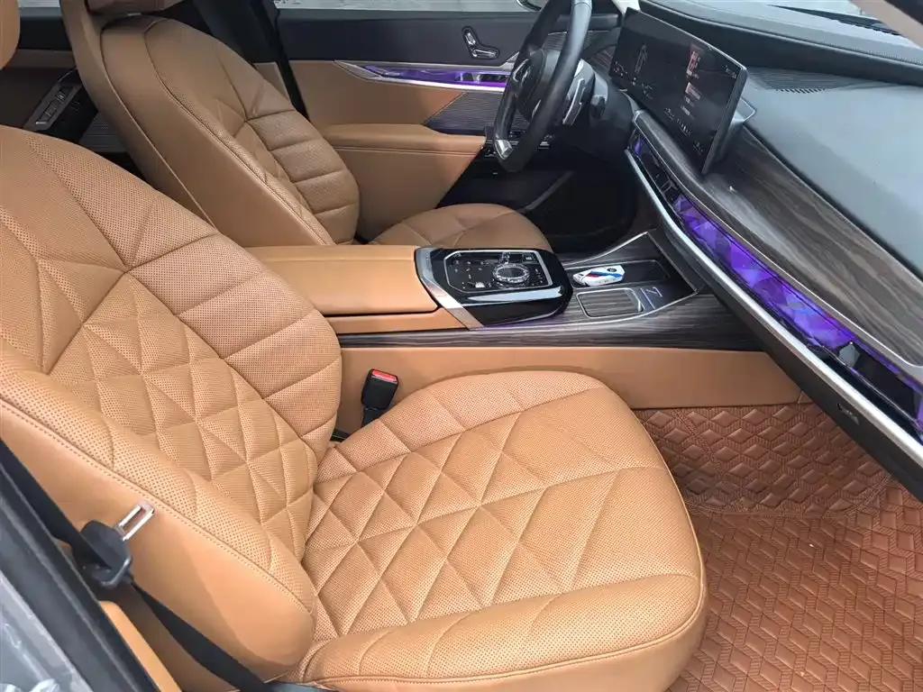 BMW 7 Series 2023 из CN, фото 8