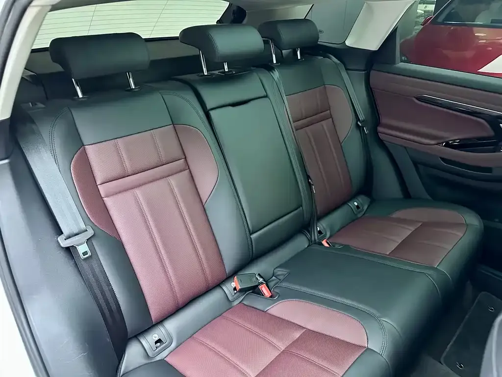 Land Rover Evoque PHEV 2023 из CN, фото 9