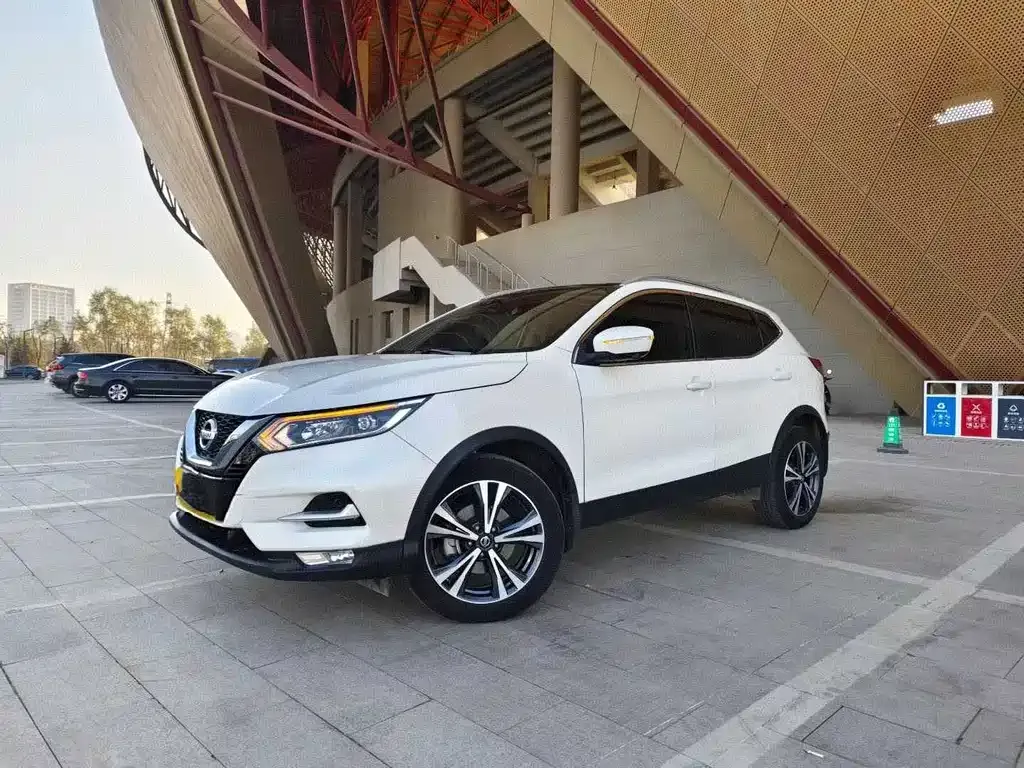 Nissan Qashqai — фото 1