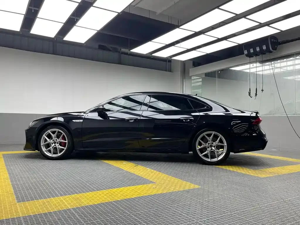 Audi A7L 2023 из CN, фото 4