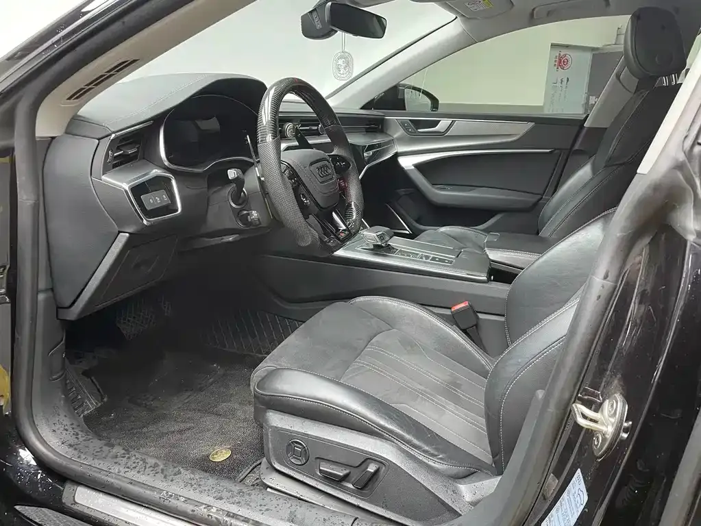 Audi A7L 2023 из CN, фото 6