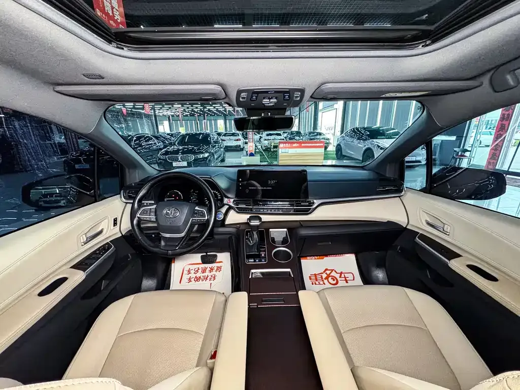 Toyota Granvia 2023 из CN, фото 10