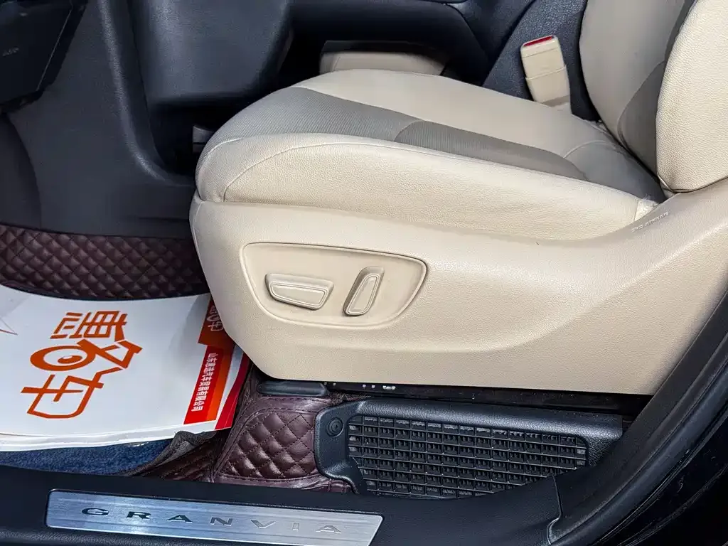 Toyota Granvia 2023 из CN, фото 3