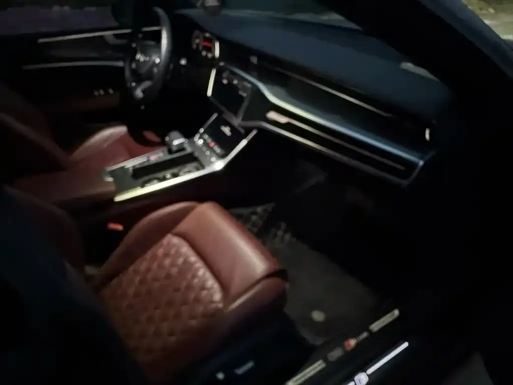 Audi A7L 2024 из CN, фото 6