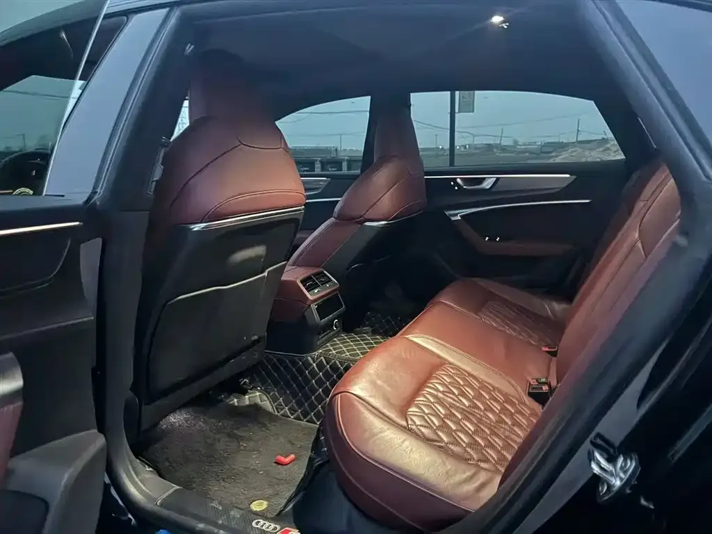 Audi A7L 2024 из CN, фото 4