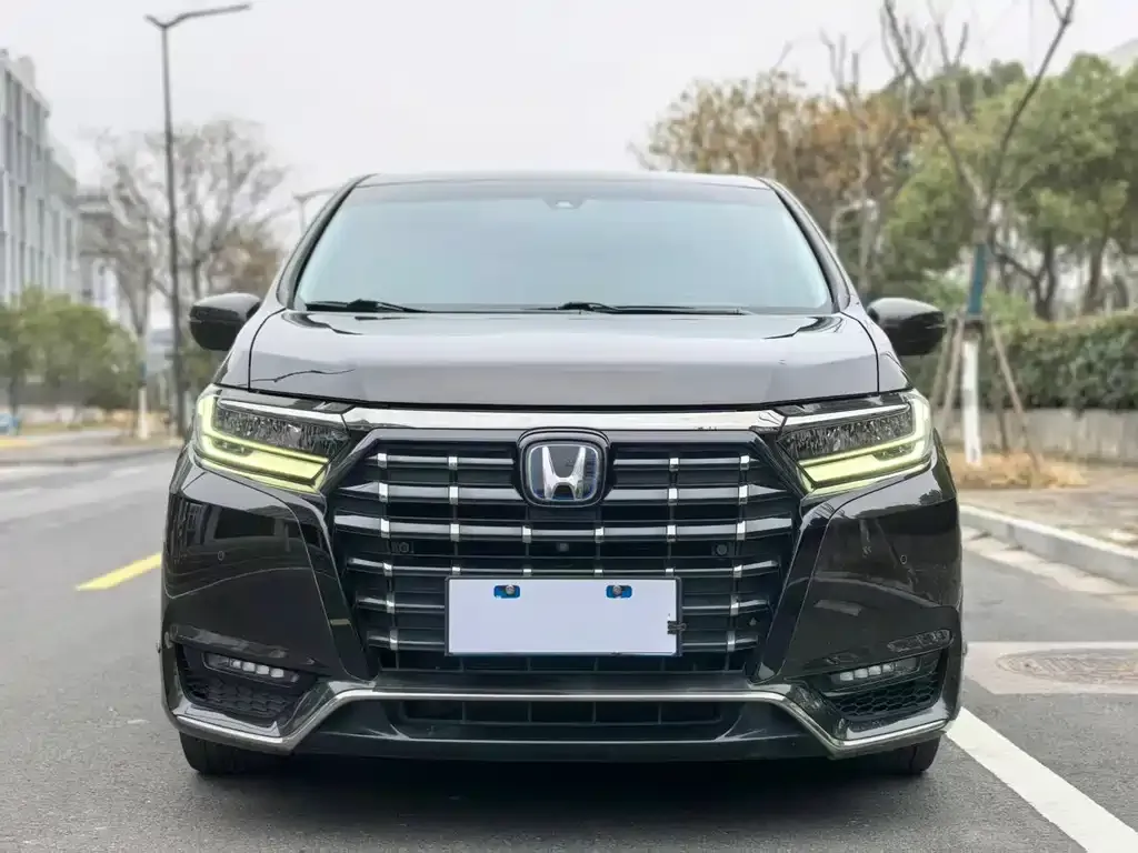 Honda Elysion — фото 1