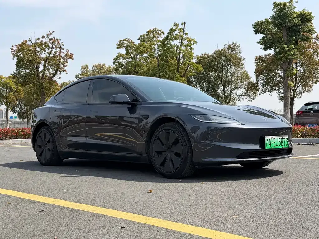 Tesla Model 3 — фото 1