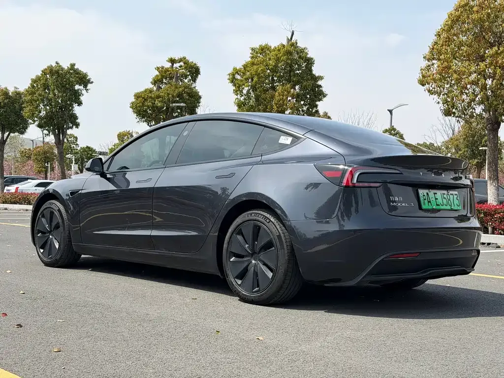 Tesla Model 3 — фото 7