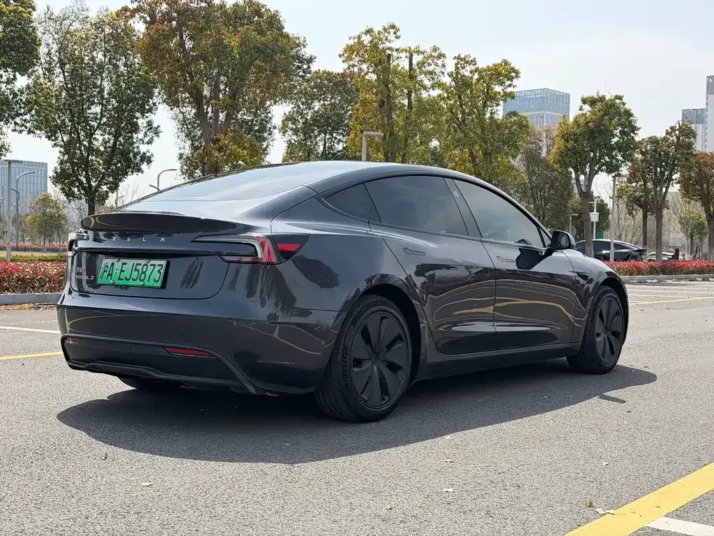 Tesla Model 3 — фото 8