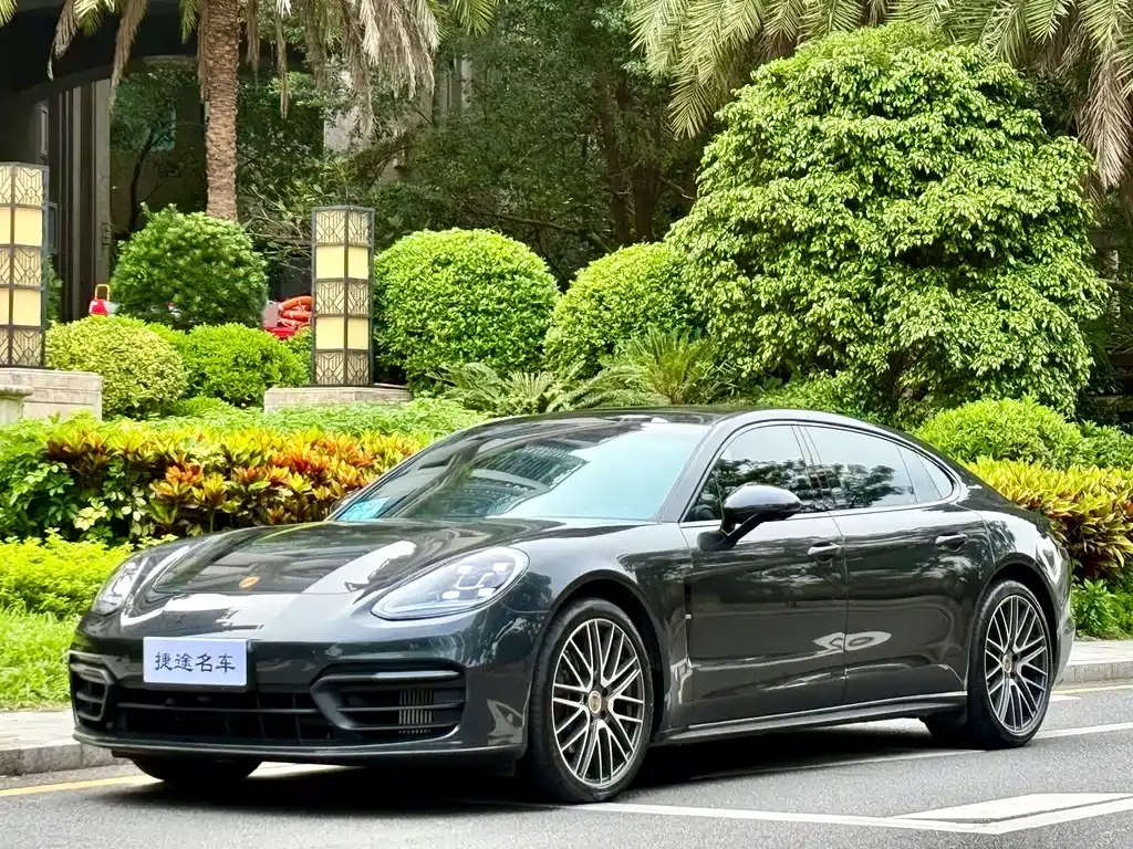 Porsche Panamera — фото 1