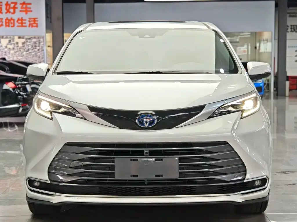 Toyota Sienna 2024 из CN, фото 6