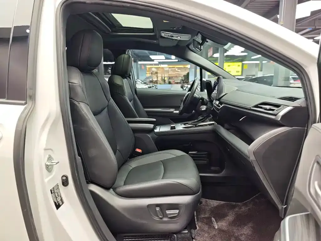 Toyota Sienna 2024 из CN, фото 10