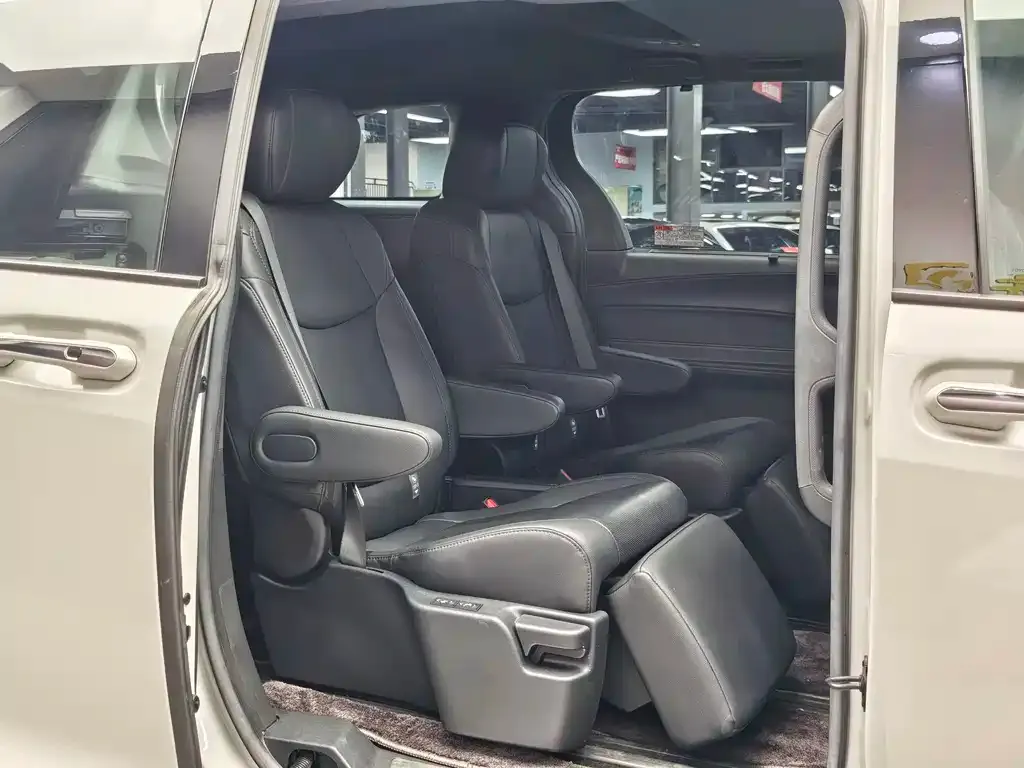 Toyota Sienna 2024 из CN, фото 8