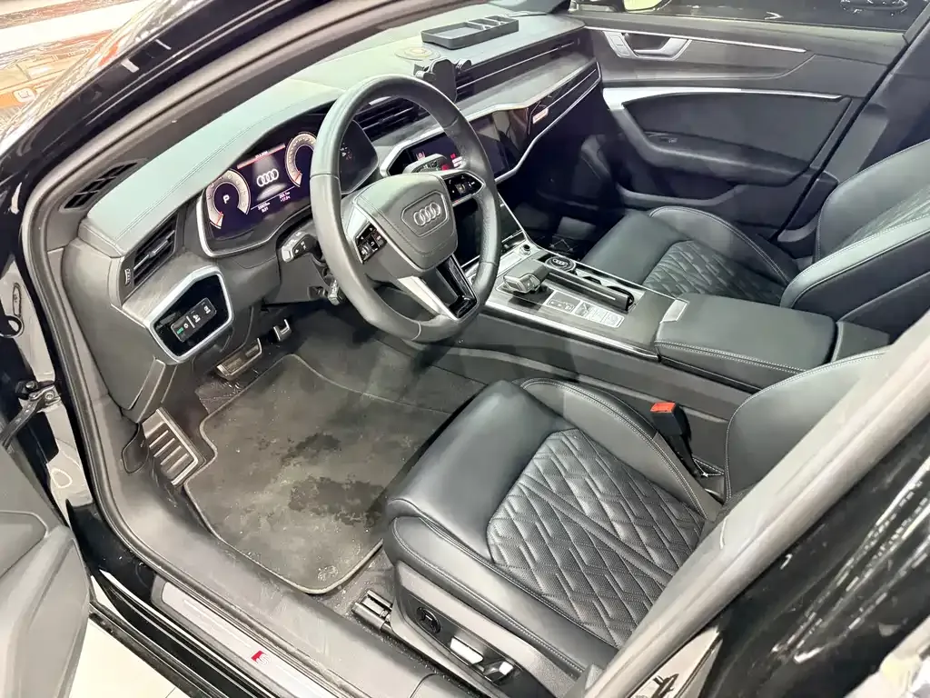 Audi A6L — фото 9