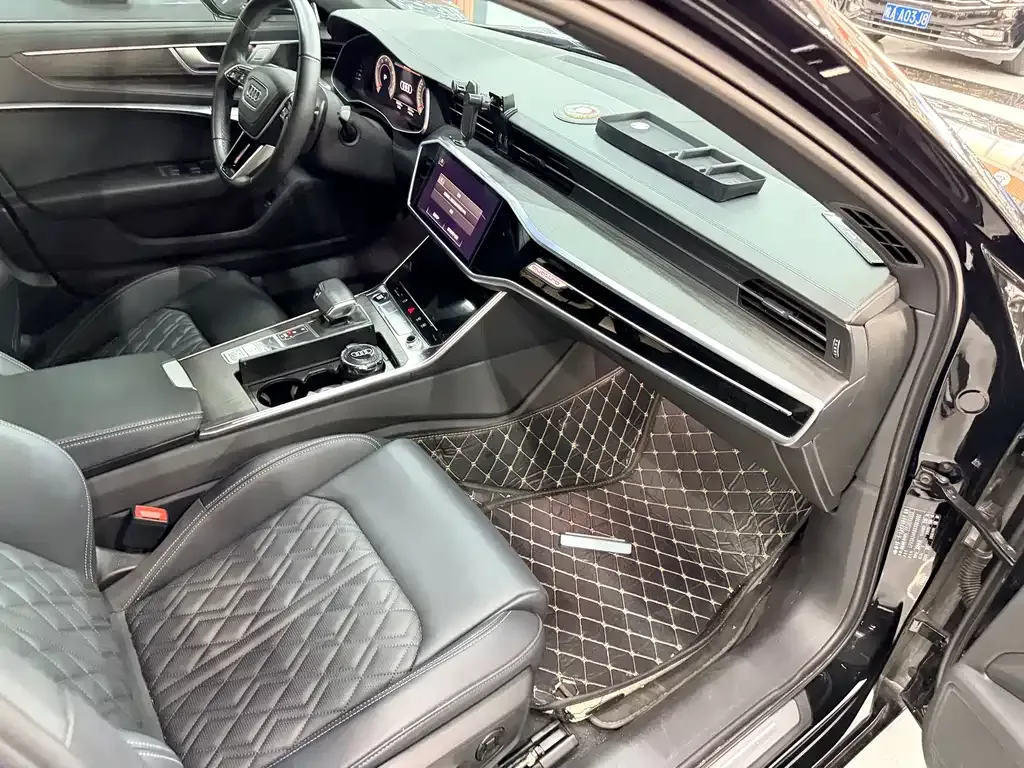 Audi A6L — фото 5
