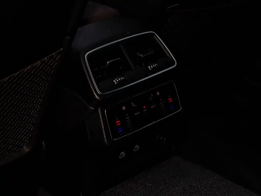 Audi A7L 2024 из CN, фото 4