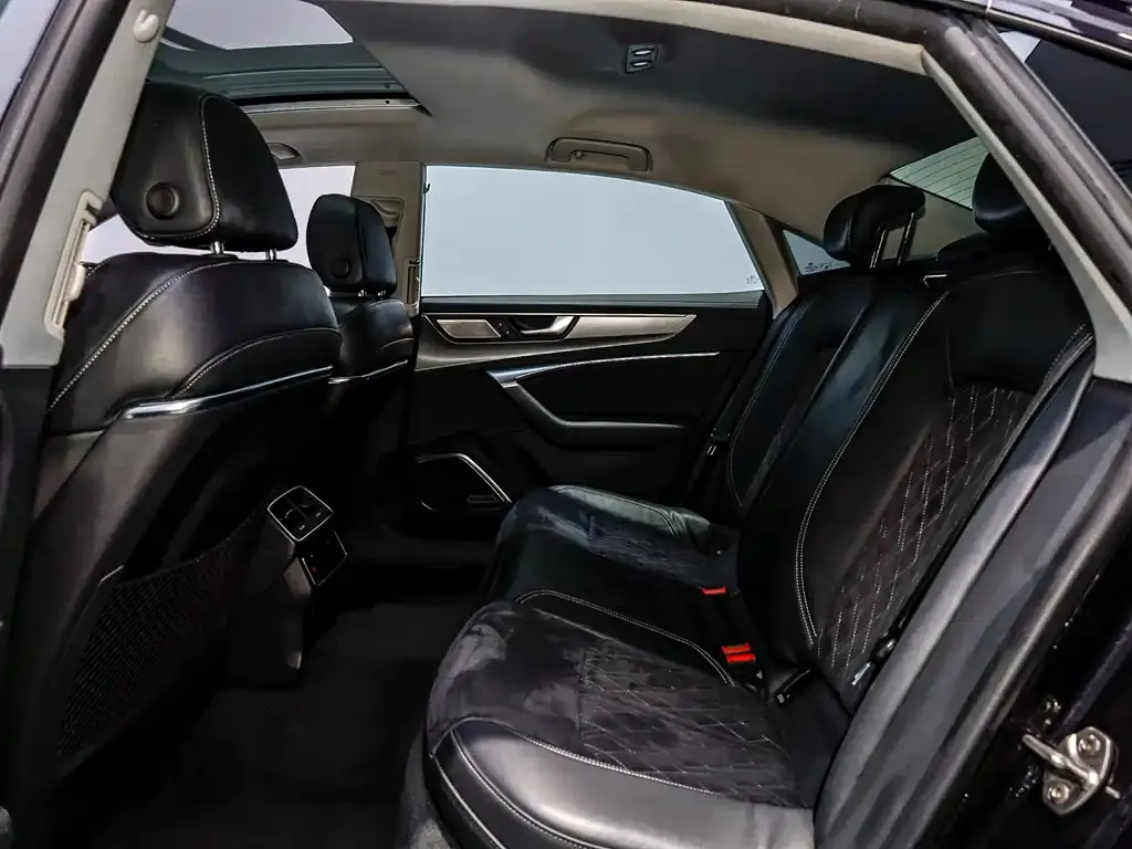 Audi A7L 2024 из CN, фото 6