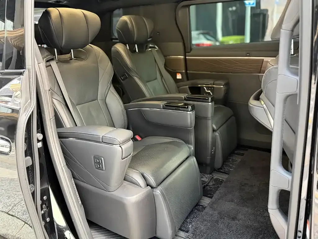 Toyota Alphard 2024 из CN, фото 2