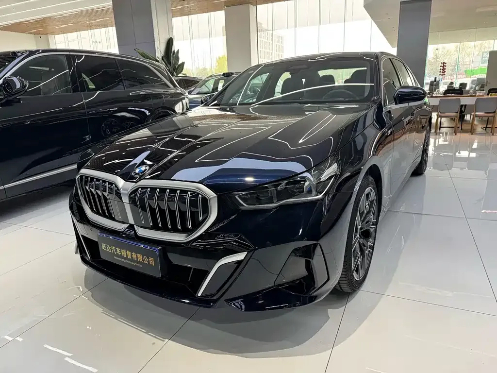 BMW 5 Series — фото 1