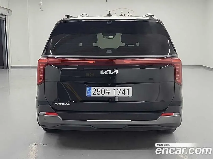 Kia Carnival — фото 9