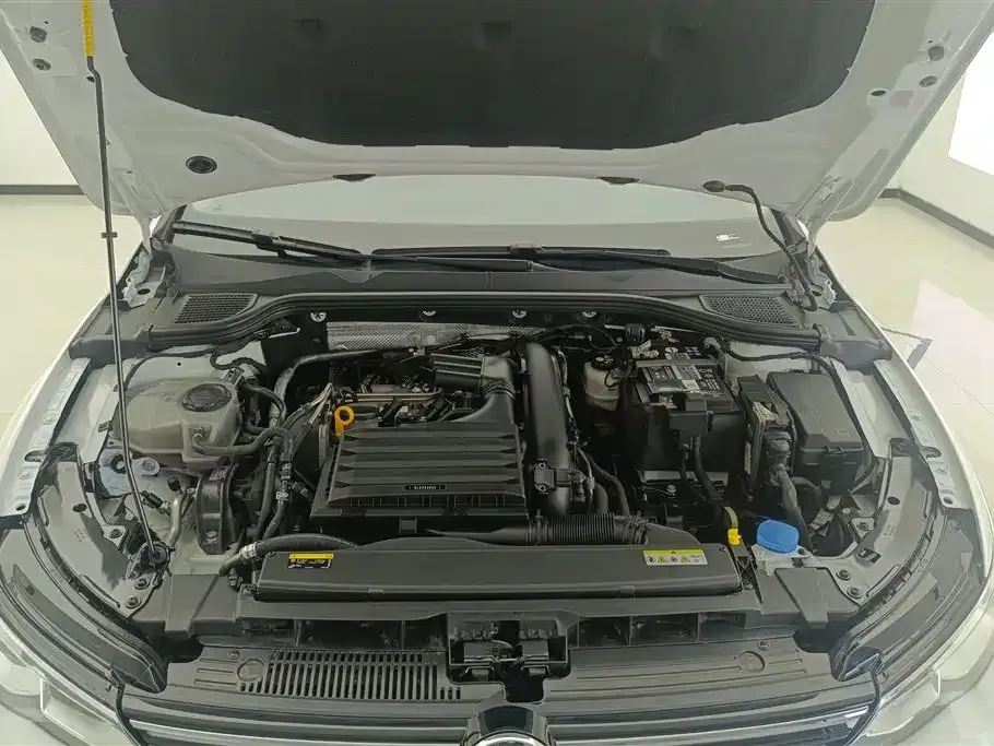 Volkswagen Golf 2024 из CN, фото 10