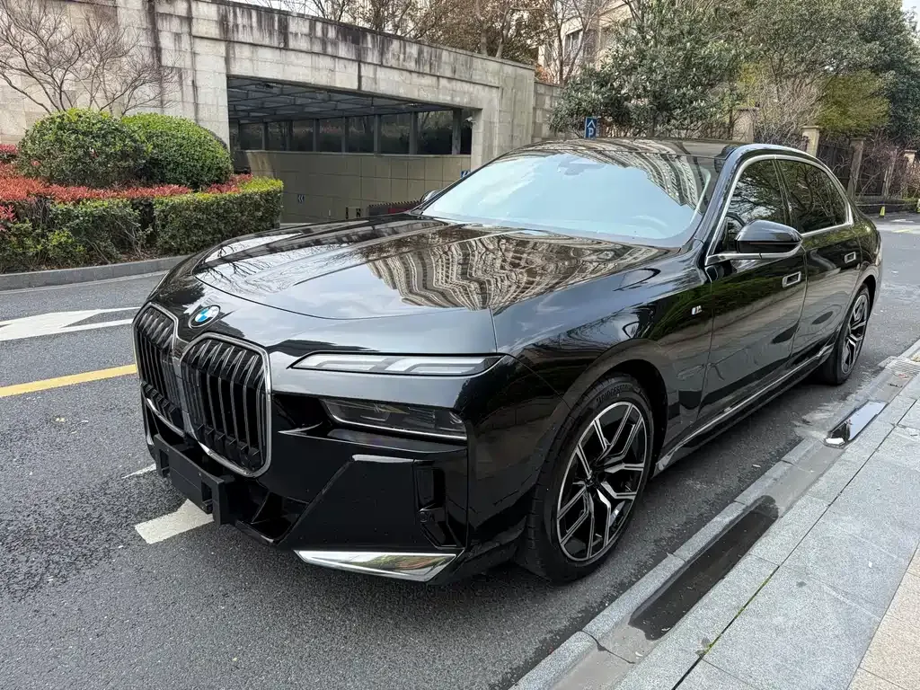 BMW 7 Series — фото 10