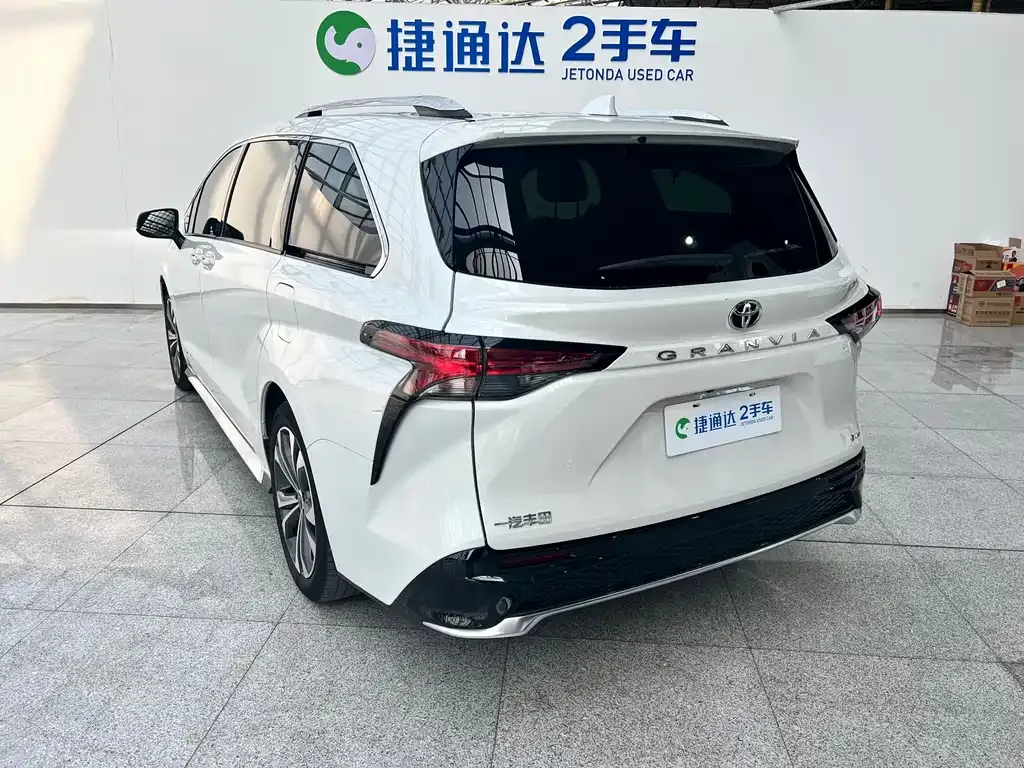 Toyota Granvia 2024 из CN, фото 10