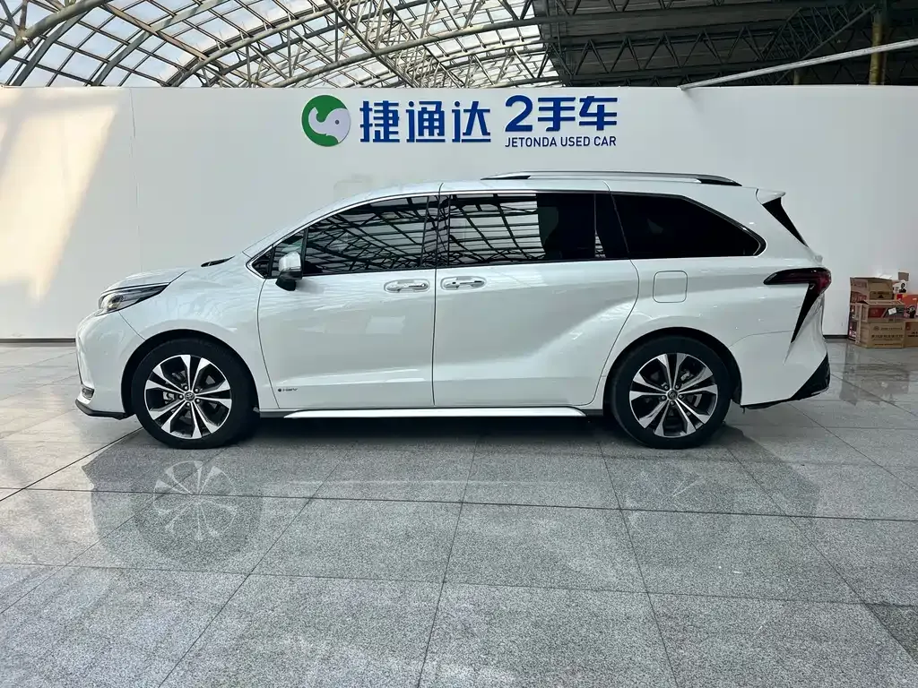 Toyota Granvia 2024 из CN, фото 2