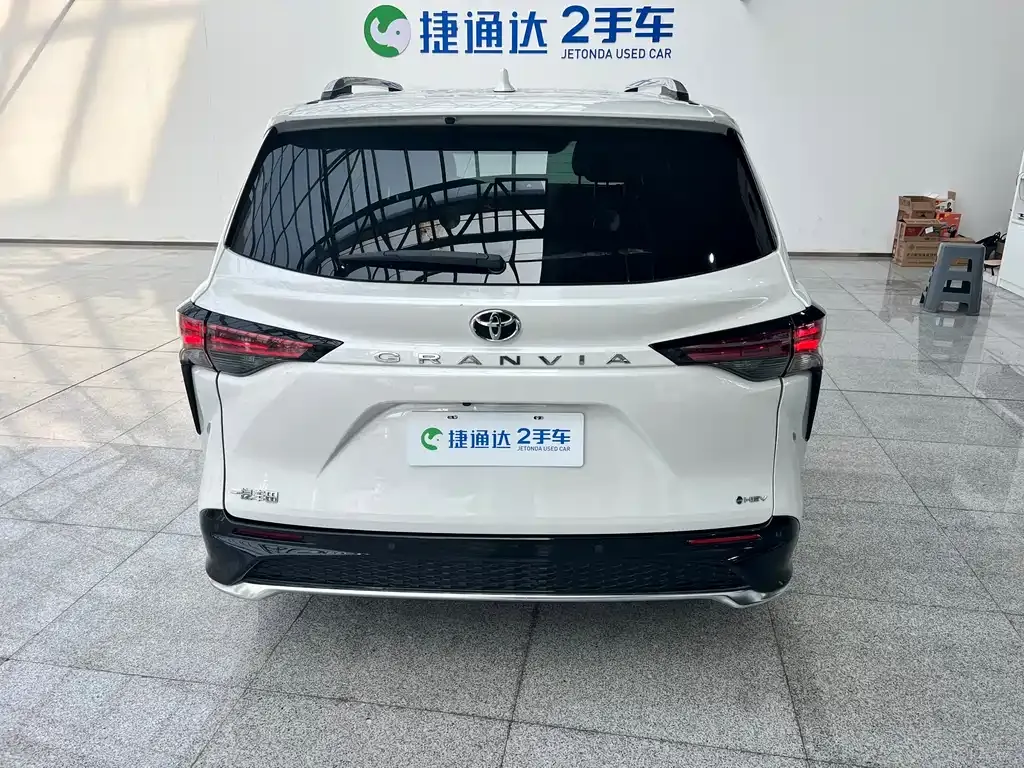 Toyota Granvia 2024 из CN, фото 3