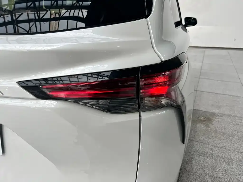 Toyota Granvia 2024 из CN, фото 4