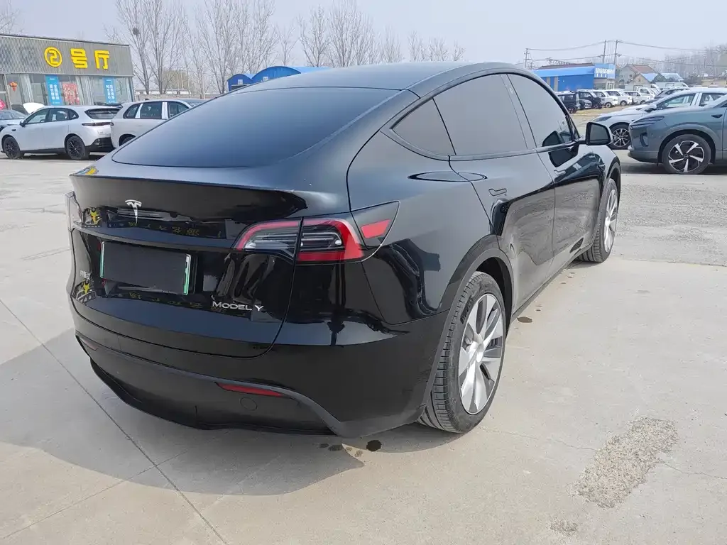 Tesla Model Y — фото 7