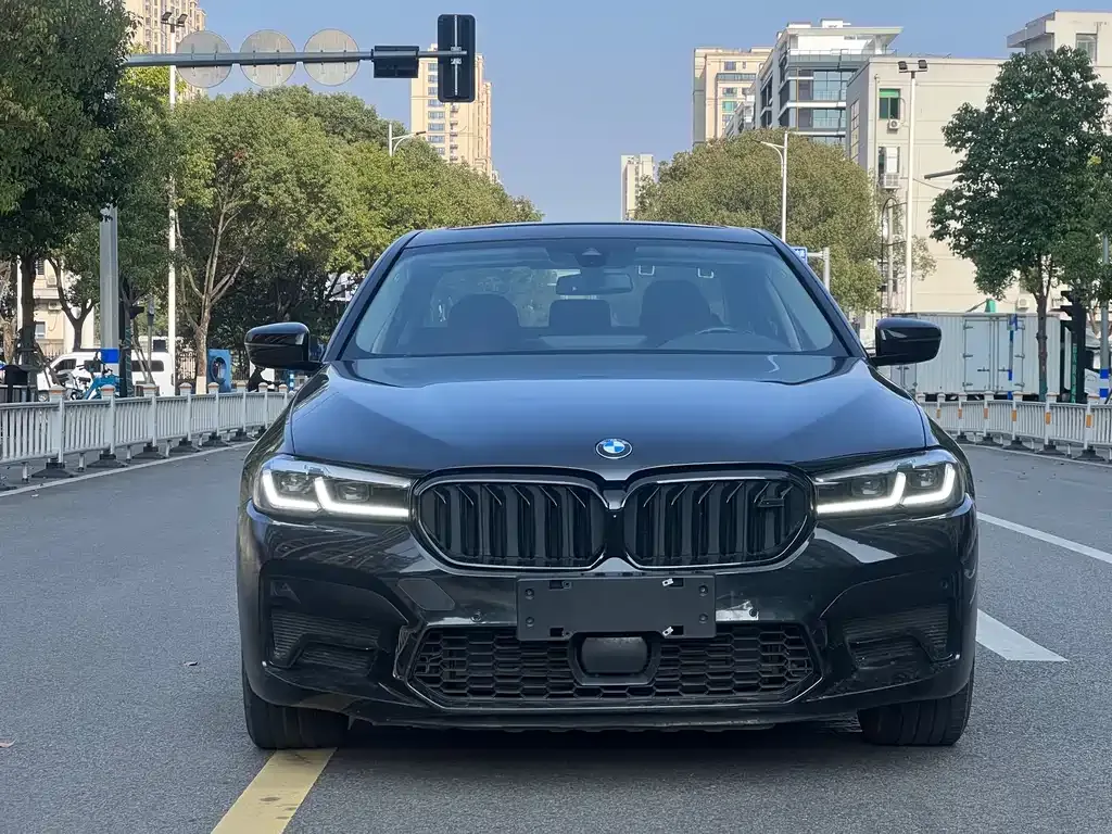 BMW 5 Series — фото 9