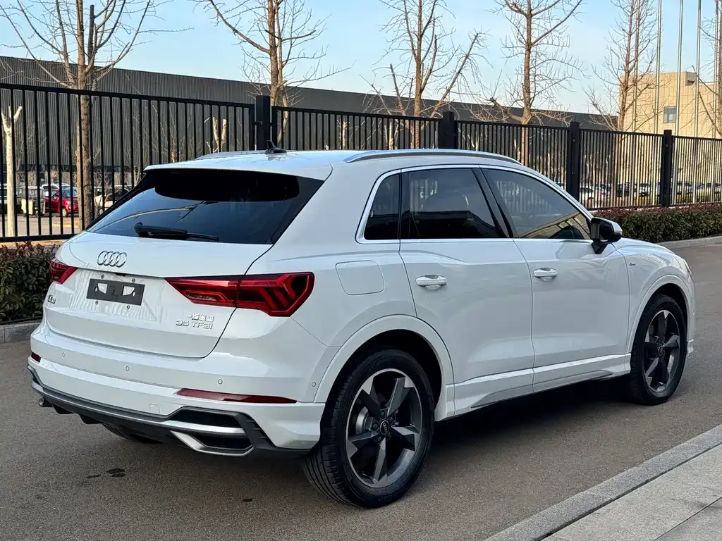 Audi Q3 — фото 10