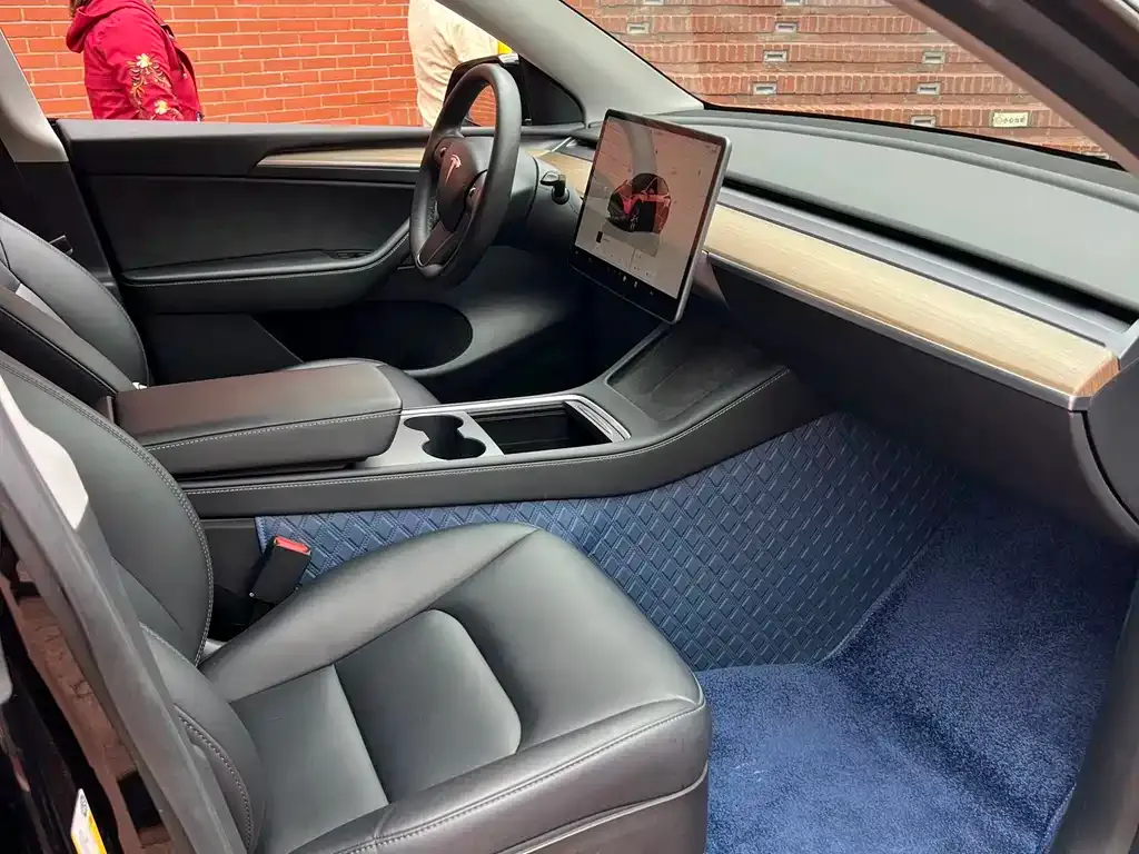 Tesla Model Y — фото 2